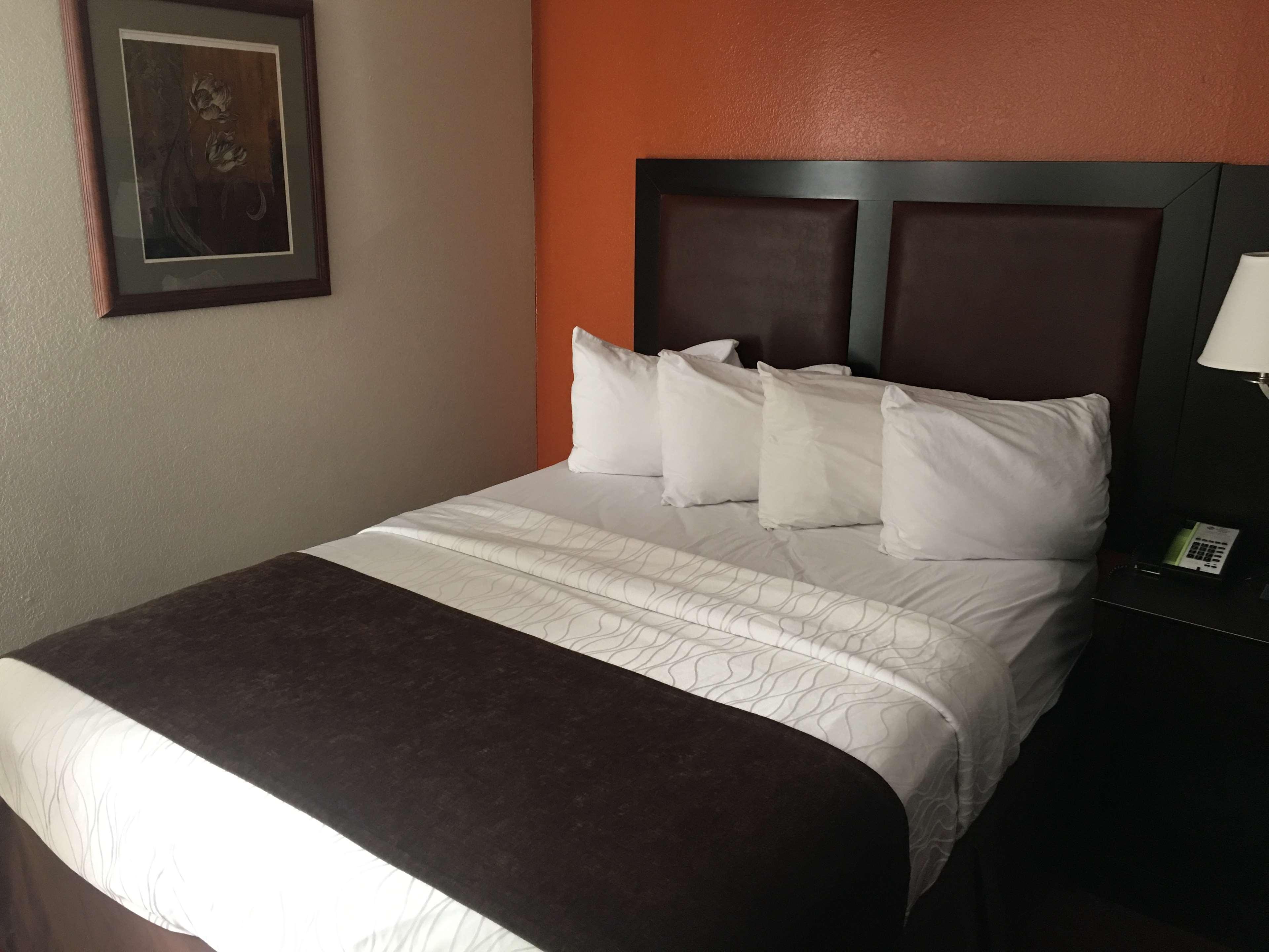 Best Windsor Inn Лъбък Екстериор снимка
