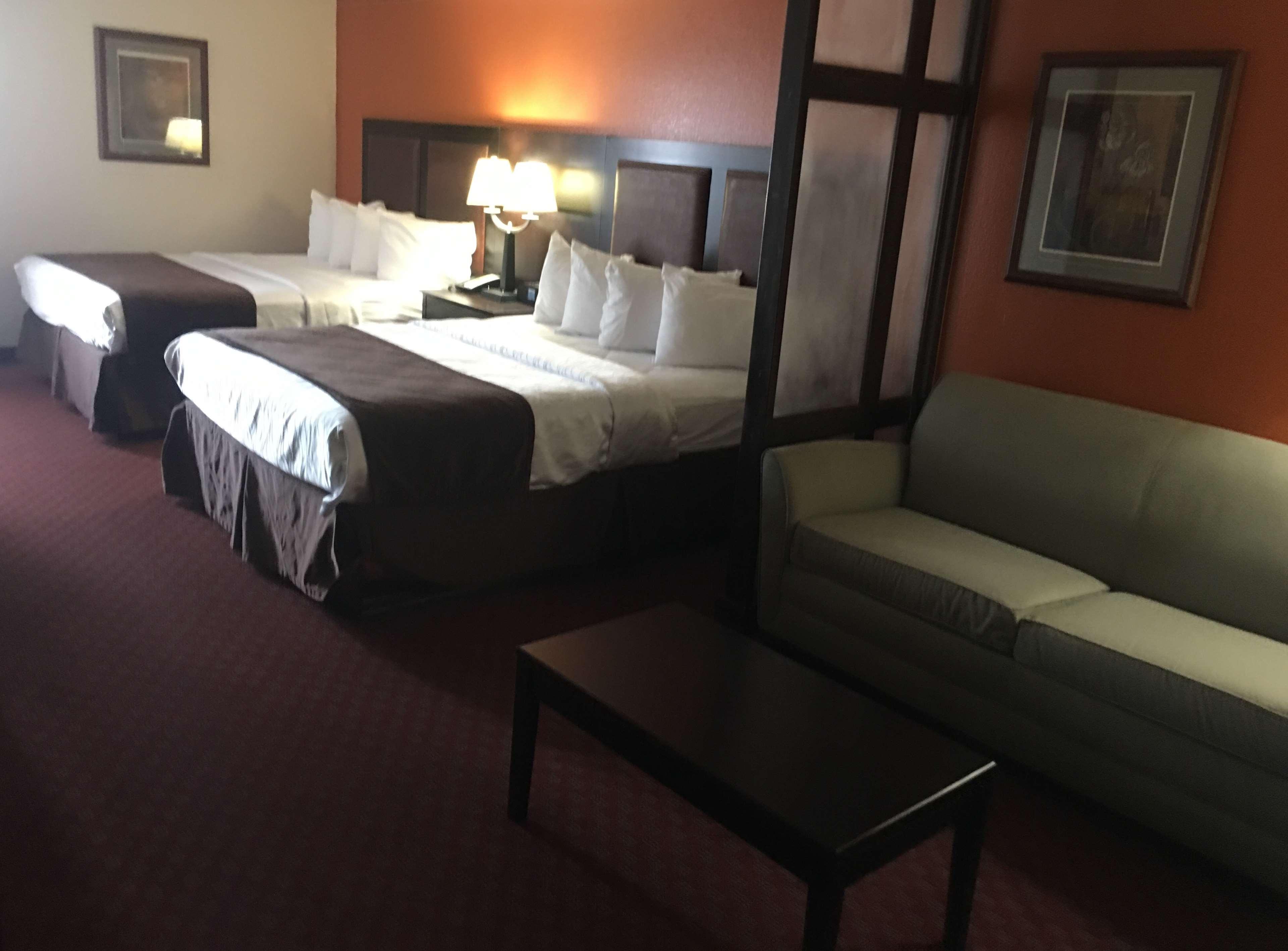 Best Windsor Inn Лъбък Екстериор снимка