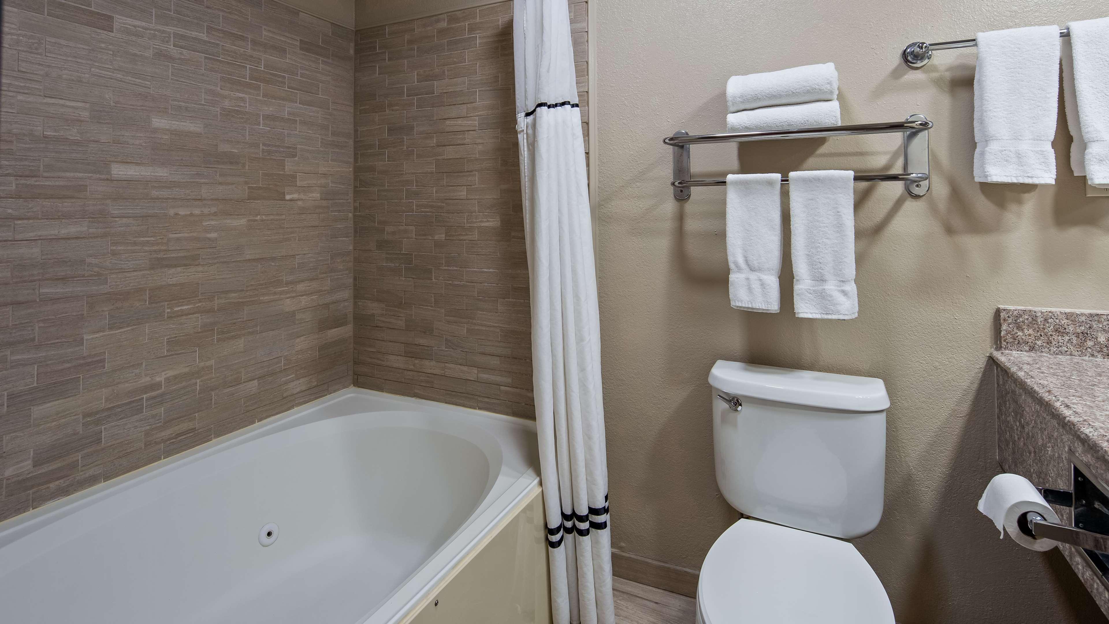 Best Windsor Inn Лъбък Екстериор снимка
