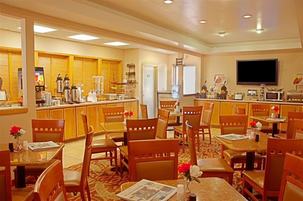 Best Windsor Inn Лъбък Ресторант снимка